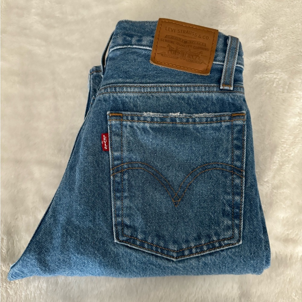 Wedgie Straight Levi’s